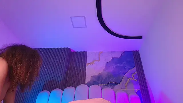 jones maddy  online show from January 8, 11:56 am