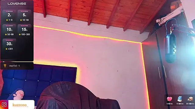 kuzzcoo online show from February 19, 7:48 pm