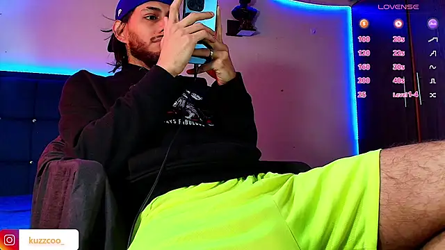 kuzzcoo online show from November 21, 2:49 pm