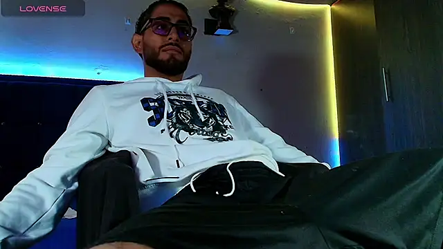 kuzzcoo online show from March 6, 12:12 pm