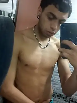 Snapshot of Mollly_n_david chatting on November 10, 2:43 am Mollly n david online show from November 10, 2:43 am