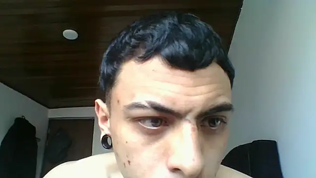 Snapshot of Mollly_n_david chatting on December 19, 9:11 pm Mollly n david online show from December 19, 9:11 pm