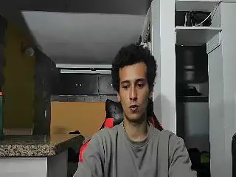 Snapshot of talktome4 chatting on February 13, 2:40 am talktome4 online show from February 13, 2:40 am