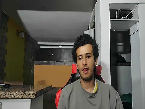 Snapshot of talktome4 chatting on February 19, 9:55 pm talktome4 online show from February 19, 9:55 pm