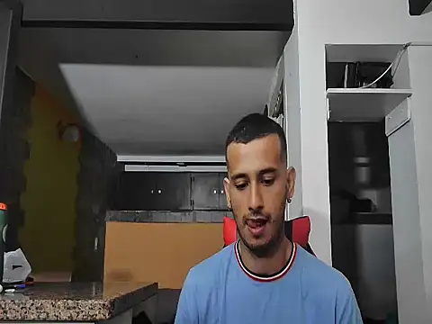 Snapshot of talktome4 chatting on February 21, 9:27 pm talktome4 online show from February 21, 9:27 pm