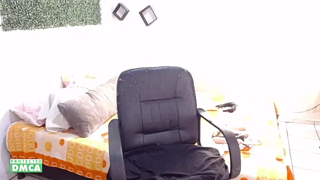 Snapshot of danielapalmer_ chatting on December 8, 8:15 pm danielapalmer  online show from December 8, 8:15 pm