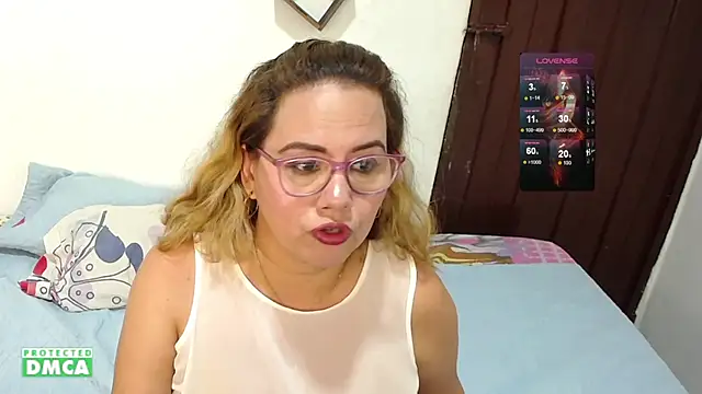 Snapshot of danielapalmer_ chatting on March 5, 5:08 pm danielapalmer  online show from March 5, 5:08 pm