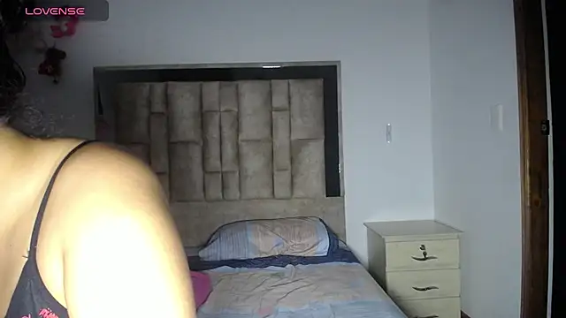 Snapshot of tiffany__pink chatting on January 12, 11:54 pm tiffany pink online show from January 12, 11:54 pm