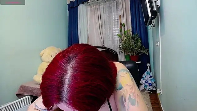 Snapshot of NikaLee chatting on December 24, 8:33 am NikaLee online show from December 24, 8:33 am