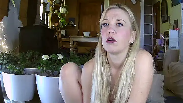 lyra rose online show from April 7, 5:57 pm