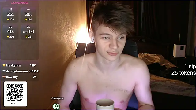 Snapshot of dantebigboi300 chatting on February 9, 9:06 pm dantebigboi300 online show from February 9, 9:06 pm