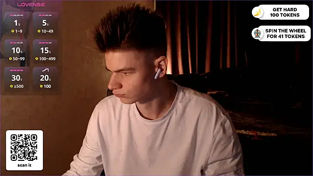 Snapshot of dantebigboi300 chatting on February 19, 5:27 pm dantebigboi300 online show from February 19, 5:27 pm