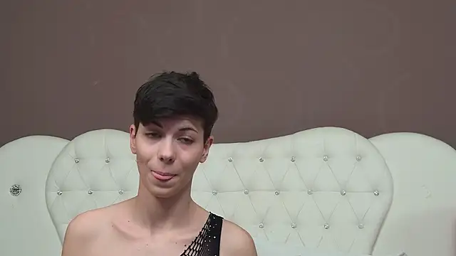 KylieLipa online show from February 20, 5:40 pm