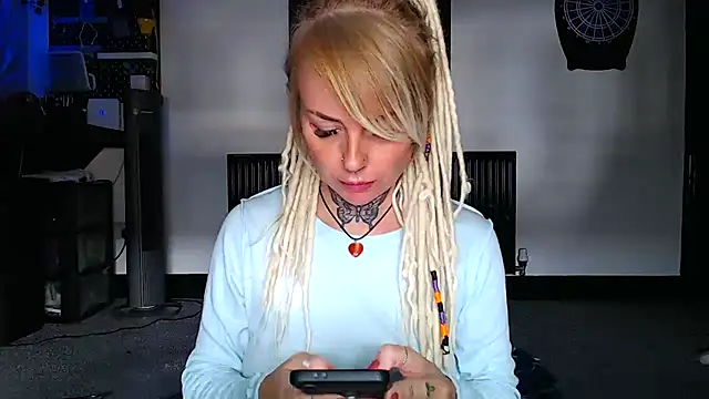Snapshot of pixiedreadx chatting on October 11, 10:47 am pixiedreadx online show from October 11, 10:47 am