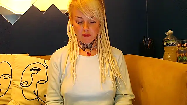 Snapshot of pixiedreadx chatting on October 13, 11:05 pm pixiedreadx online show from October 13, 11:05 pm