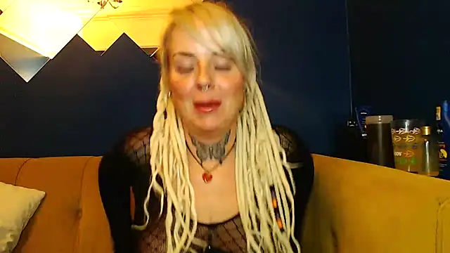 Snapshot of pixiedreadx chatting on October 21, 9:37 pm pixiedreadx online show from October 21, 9:37 pm