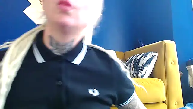 pixiedreadx online show from October 23, 11:42 am