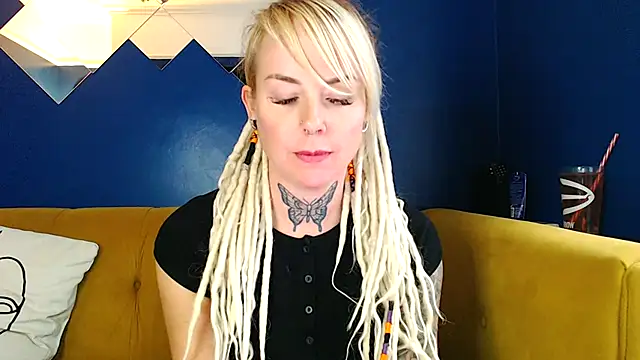 pixiedreadx online show from November 7, 1:33 pm