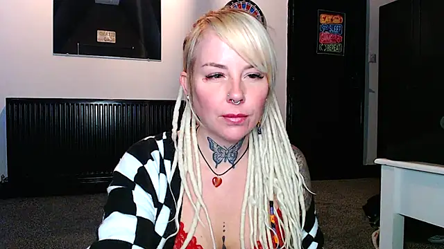 pixiedreadx online show from November 22, 1:43 pm