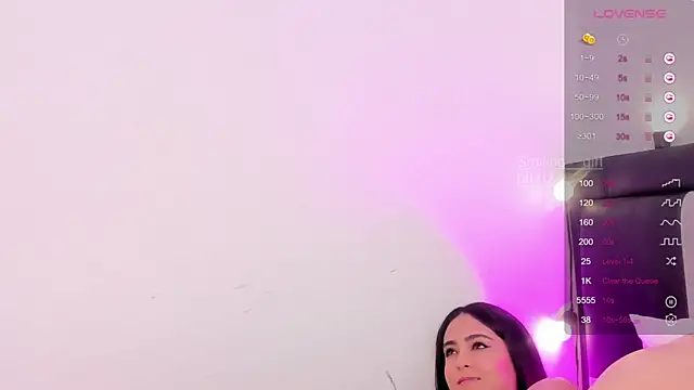 Snapshot of smiling__girl2 chatting on February 9, 6:37 pm smiling girl2 online show from February 9, 6:37 pm