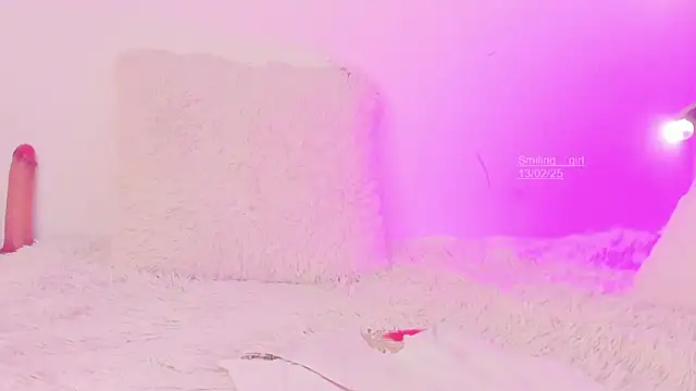 Snapshot of smiling__girl2 chatting on February 13, 9:38 pm smiling girl2 online show from February 13, 9:38 pm