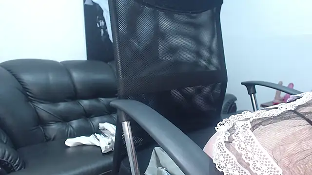 camilleDiaz16 online show from October 31, 8:21 pm