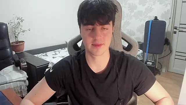 Snapshot of Knuckles17 chatting on December 21, 5:14 am Knuckles17 online show from December 21, 5:14 am