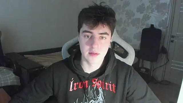 Snapshot of Knuckles17 chatting on January 19, 12:20 pm Knuckles17 online show from January 19, 12:20 pm