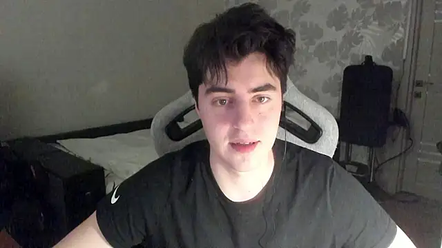 Snapshot of Knuckles17 chatting on February 11, 1:27 pm Knuckles17 online show from February 11, 1:27 pm