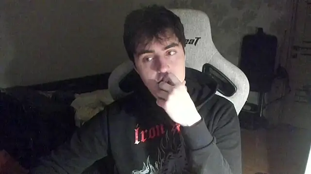 Snapshot of Knuckles17 chatting on February 13, 1:45 am Knuckles17 online show from February 13, 1:45 am