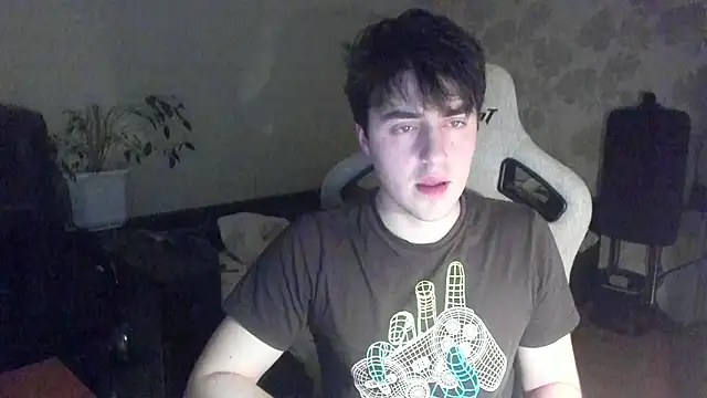 Snapshot of Knuckles17 chatting on February 15, 1:46 am Knuckles17 online show from February 15, 1:46 am