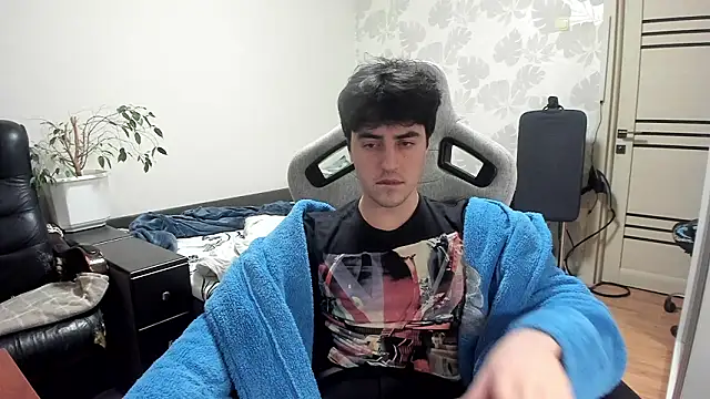 Snapshot of Knuckles17 chatting on February 16, 8:27 pm Knuckles17 online show from February 16, 8:27 pm