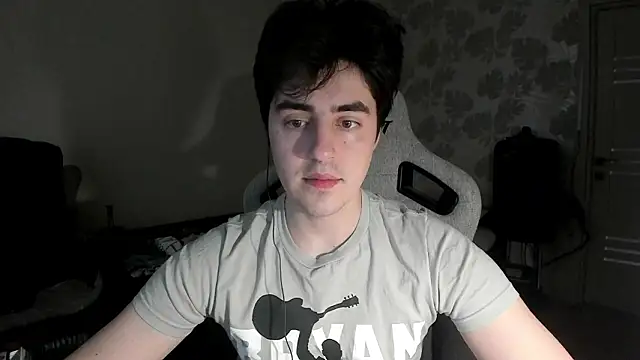 Snapshot of Knuckles17 chatting on March 9, 1:48 pm Knuckles17 online show from March 9, 1:48 pm