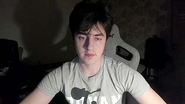 Snapshot of Knuckles17 chatting on March 16, 4:33 pm Knuckles17 online show from March 16, 4:33 pm