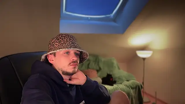 naked psy online show from March 14, 9:03 am