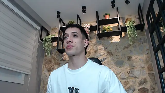 alexgiraldo  online show from January 17, 11:17 am