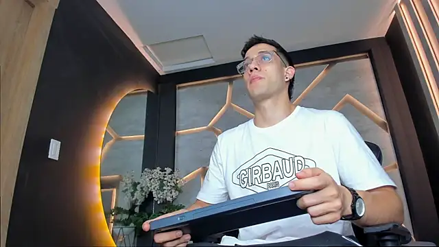 alexgiraldo  online show from January 29, 11:20 am