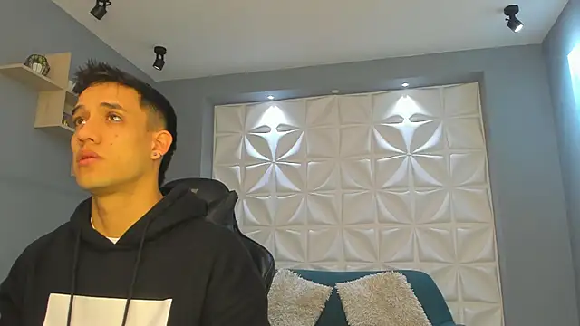 alexgiraldo  online show from February 10, 11:25 am