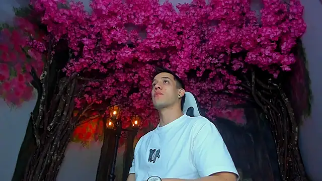 alexgiraldo  online show from February 15, 11:28 am