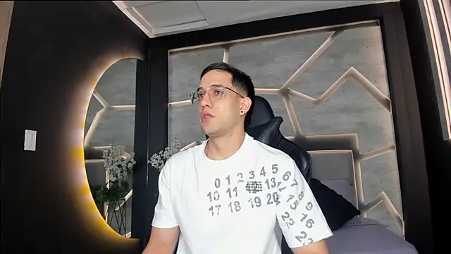 alexgiraldo  online show from February 24, 11:21 am