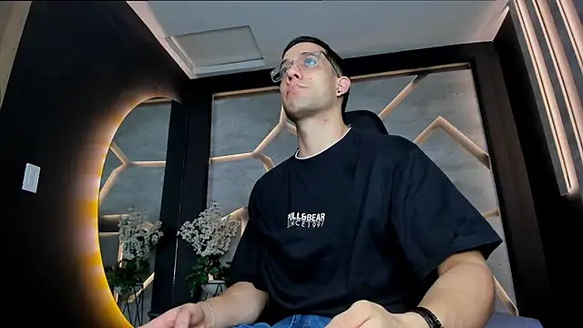 alexgiraldo  online show from February 25, 11:30 am