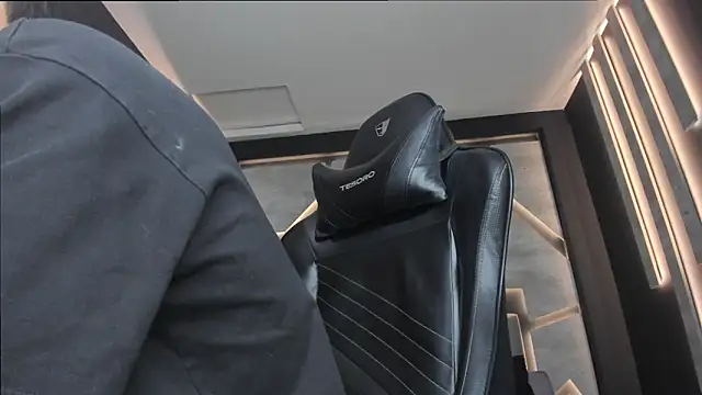 alexgiraldo  online show from February 27, 2:21 pm