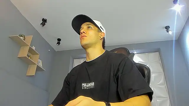 alexgiraldo  online show from March 13, 11:19 am