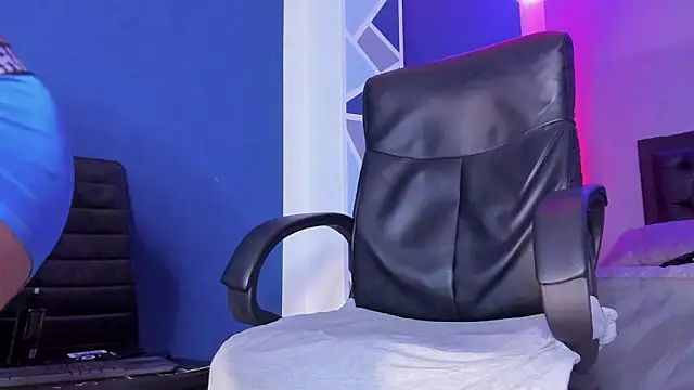 Snapshot of alex_oficial chatting on March 18, 5:31 am alex oficial online show from March 18, 5:31 am