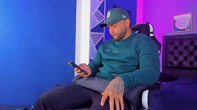 alex oficial online show from November 24, 4:56 am