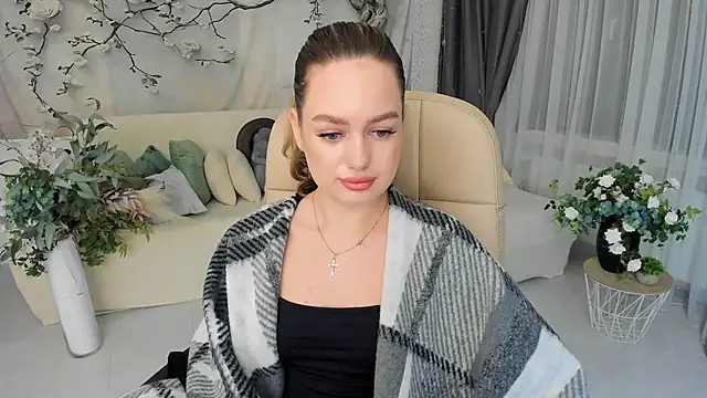 MiracleCurly online show from October 9, 6:06 pm