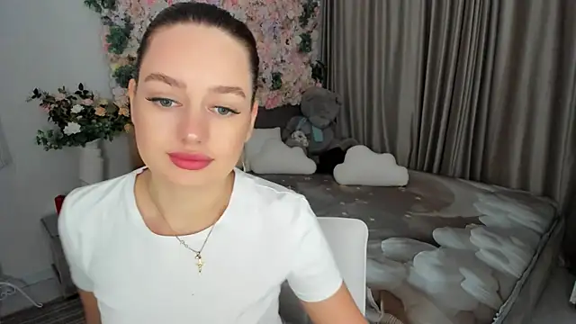 MiracleCurly online show from October 15, 7:03 pm