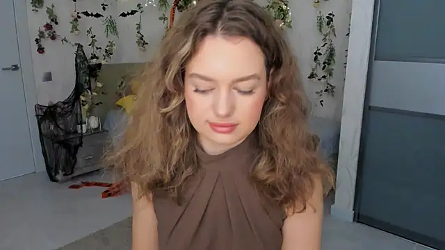 MiracleCurly online show from October 30, 7:25 pm