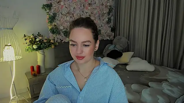 MiracleCurly online show from November 12, 6:08 pm