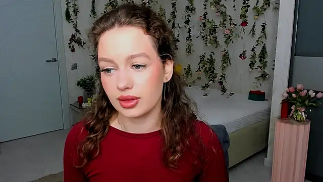 MiracleCurly online show from April 5, 10:01 am